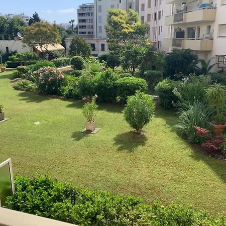 Renting Spacious 2 Bedroom With Sea View Les Pins ! Lejlighed *