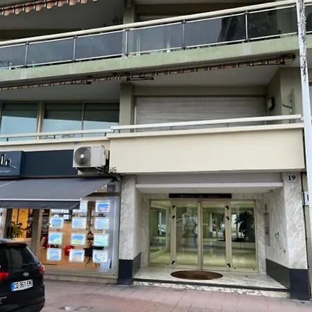Apartment Renting Spacious 2 Bedroom With Sea View Les Pins !