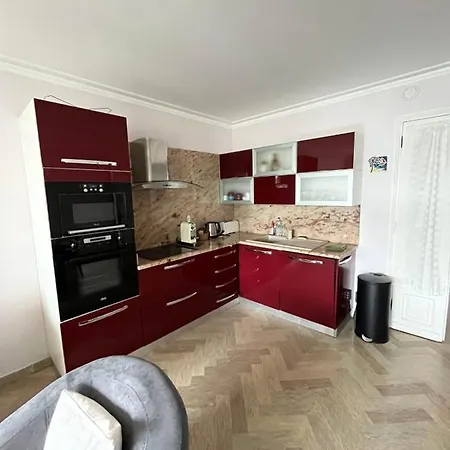 Renting Spacious 2 Bedroom With Sea View Les Pins ! Apartment Juan-les-Pins