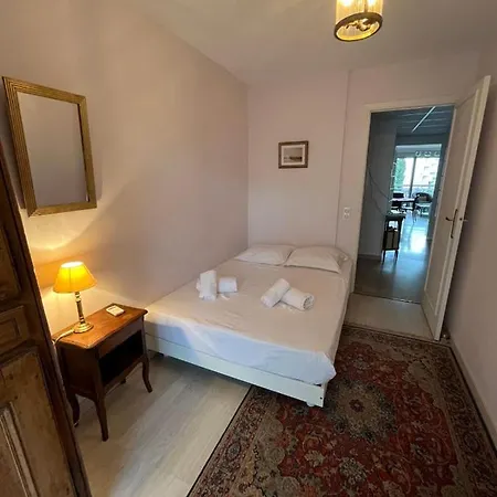 Renting Spacious 2 Bedroom With Sea View Les Pins ! Apartment Juan-les-Pins