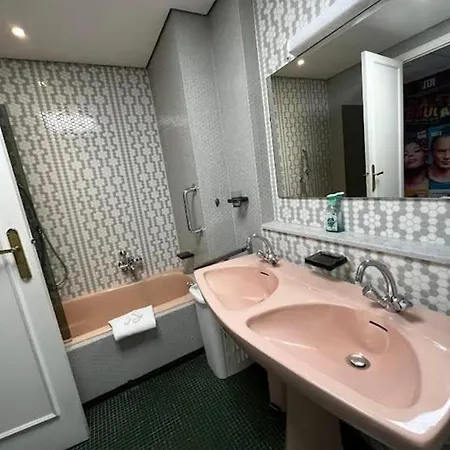 Renting Spacious 2 Bedroom With Sea View Les Pins ! Apartment Juan-les-Pins